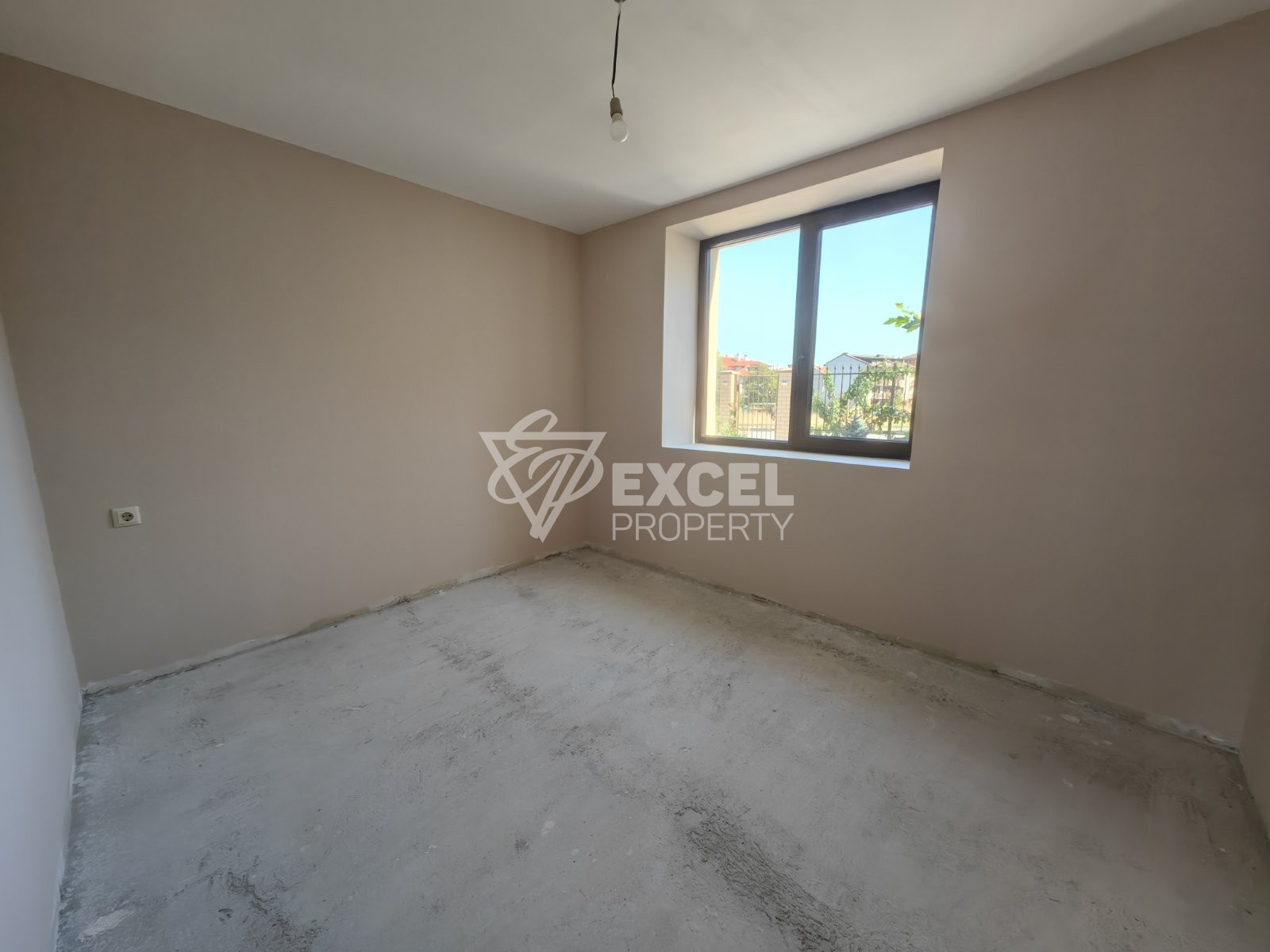 Реновирана триетажна къща в близост до центъра на град Банско