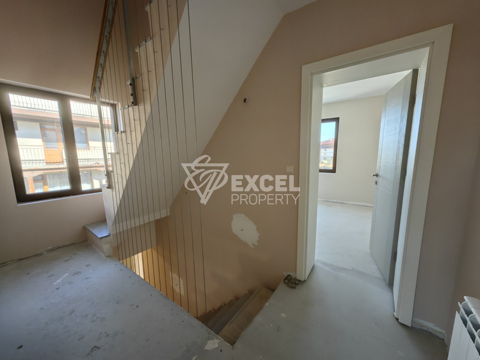 Реновирана триетажна къща в близост до центъра на град Банско