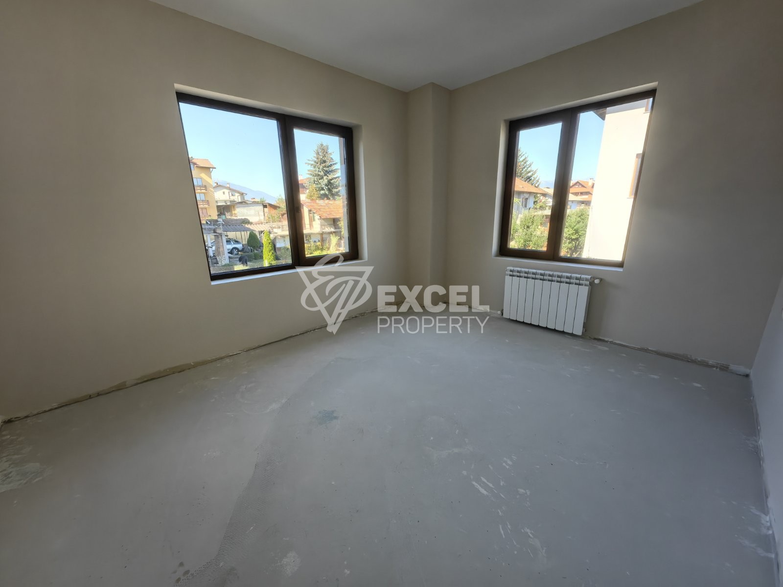 Реновирана триетажна къща в близост до центъра на град Банско