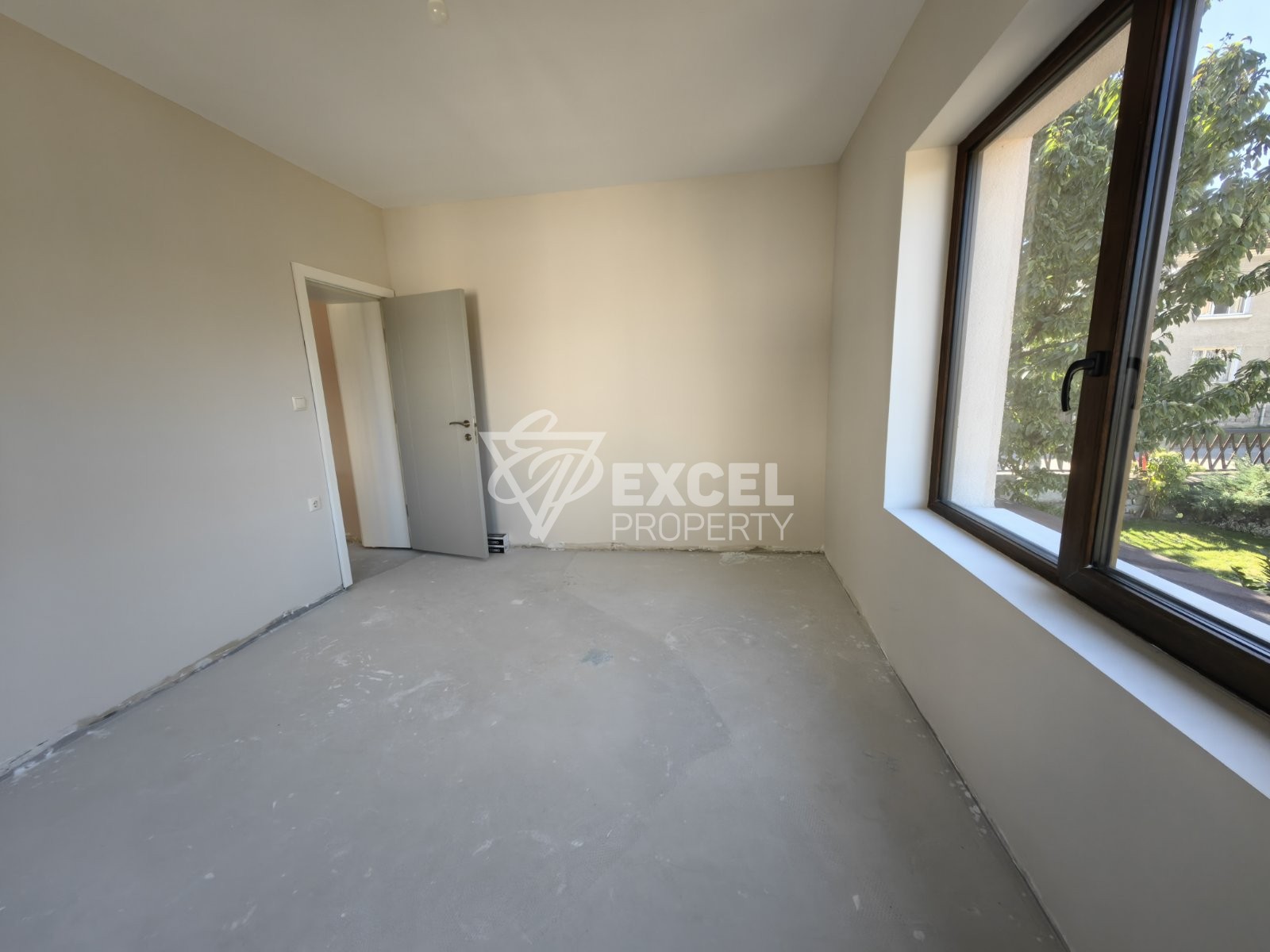 Реновирана триетажна къща в близост до центъра на град Банско