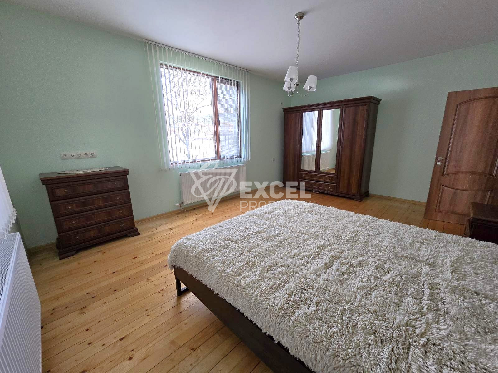 Просторна двуетажна къща за продажба в село Баня!