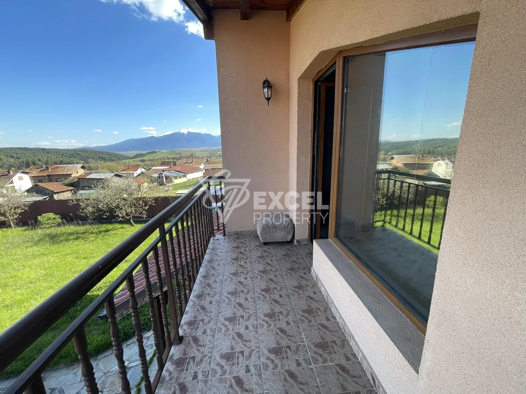 Двуетажна къща с камина за продажба в близост до Разлог и Банско