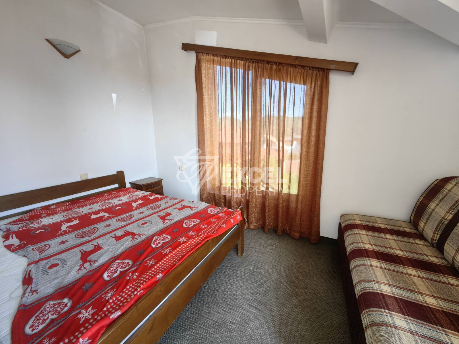 Двуетажна къща с камина за продажба в близост до Разлог и Банско