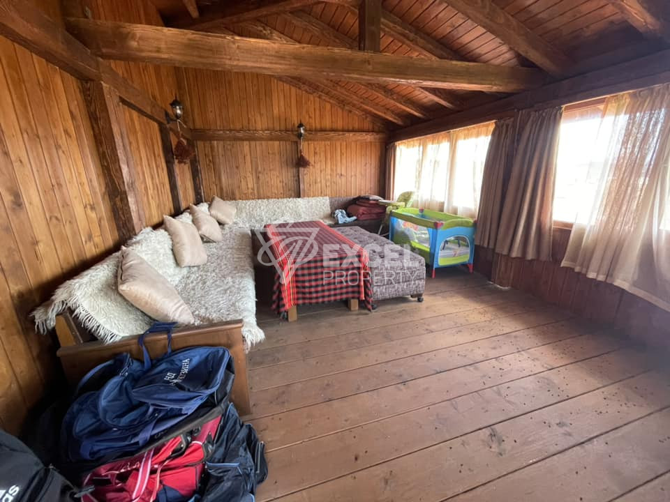 Двуетажна къща с камина за продажба в близост до Разлог и Банско