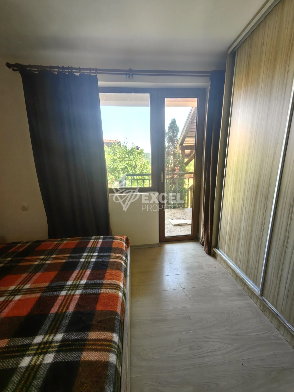 Двуетажна къща с камина за продажба в близост до Разлог и Банско