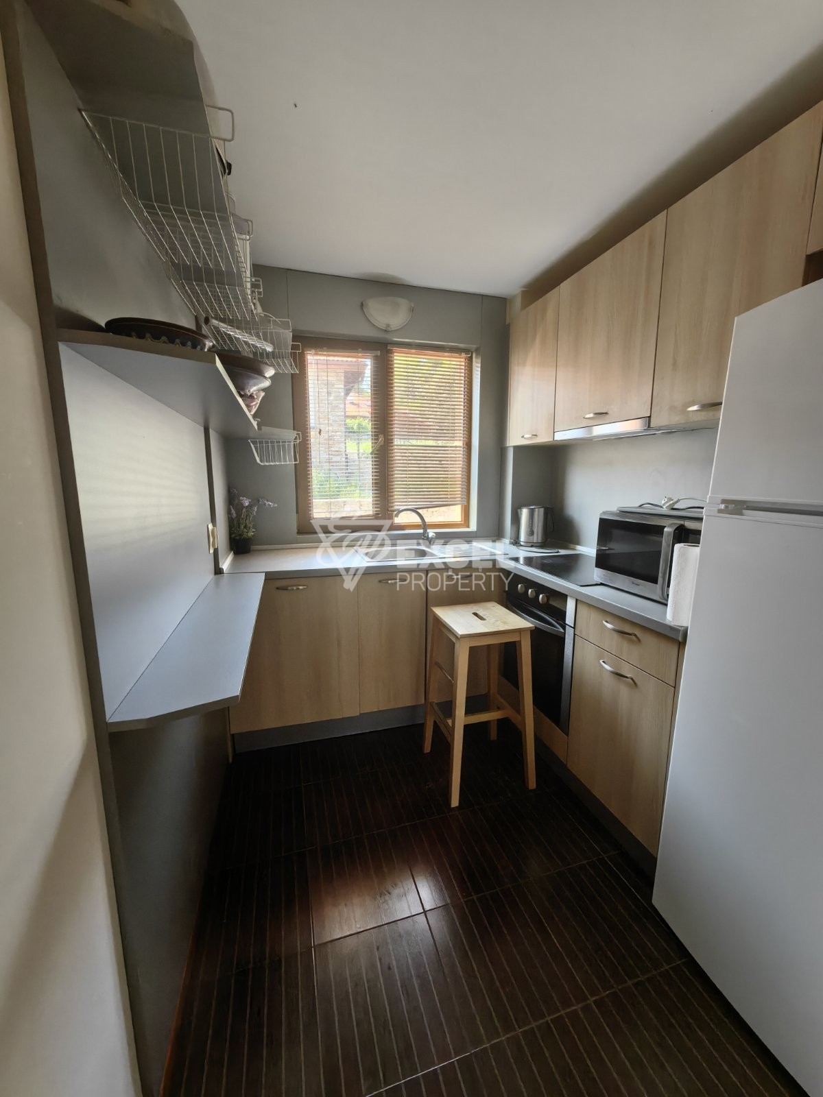 Двуетажна къща с камина за продажба в близост до Разлог и Банско