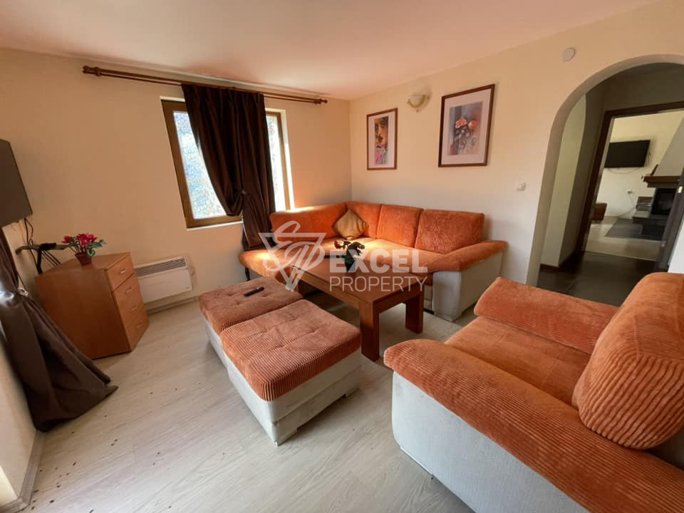 Двуетажна къща с камина за продажба в близост до Разлог и Банско