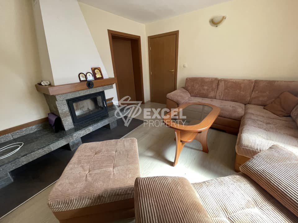 Двуетажна къща с камина за продажба в близост до Разлог и Банско