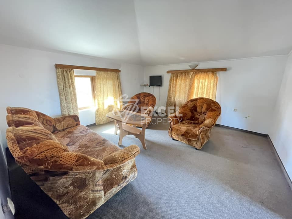 Двуетажна къща с камина за продажба в близост до Разлог и Банско