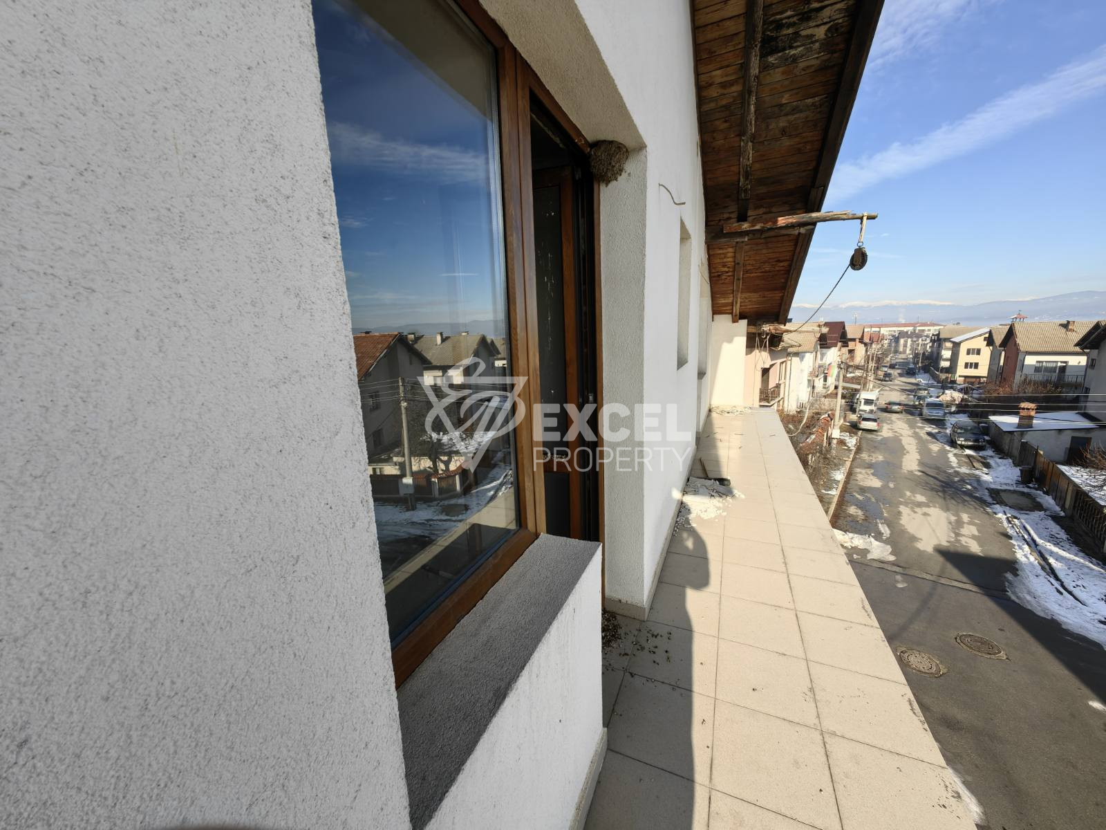 Масивна триетажна къща с 10 спални за продажба в Банско