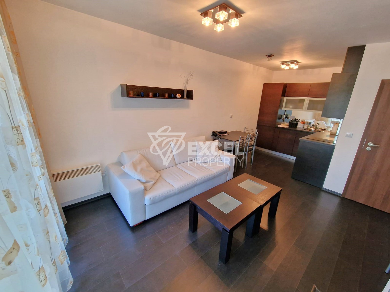 Двустаен апартамент за продажба на 100м от ски пътя! Жилищна сграда с ниска такса поддръжка!