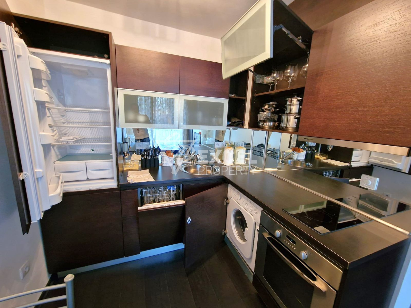 Двустаен апартамент за продажба на 100м от ски пътя! Жилищна сграда с ниска такса поддръжка!