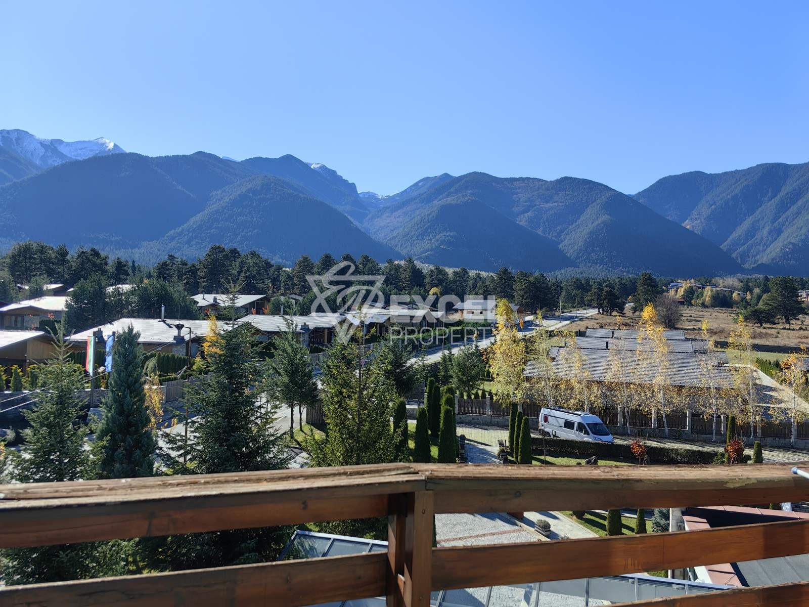 Тристаен пентхаус с изумителна гледка към Пирин планина и голф игрище