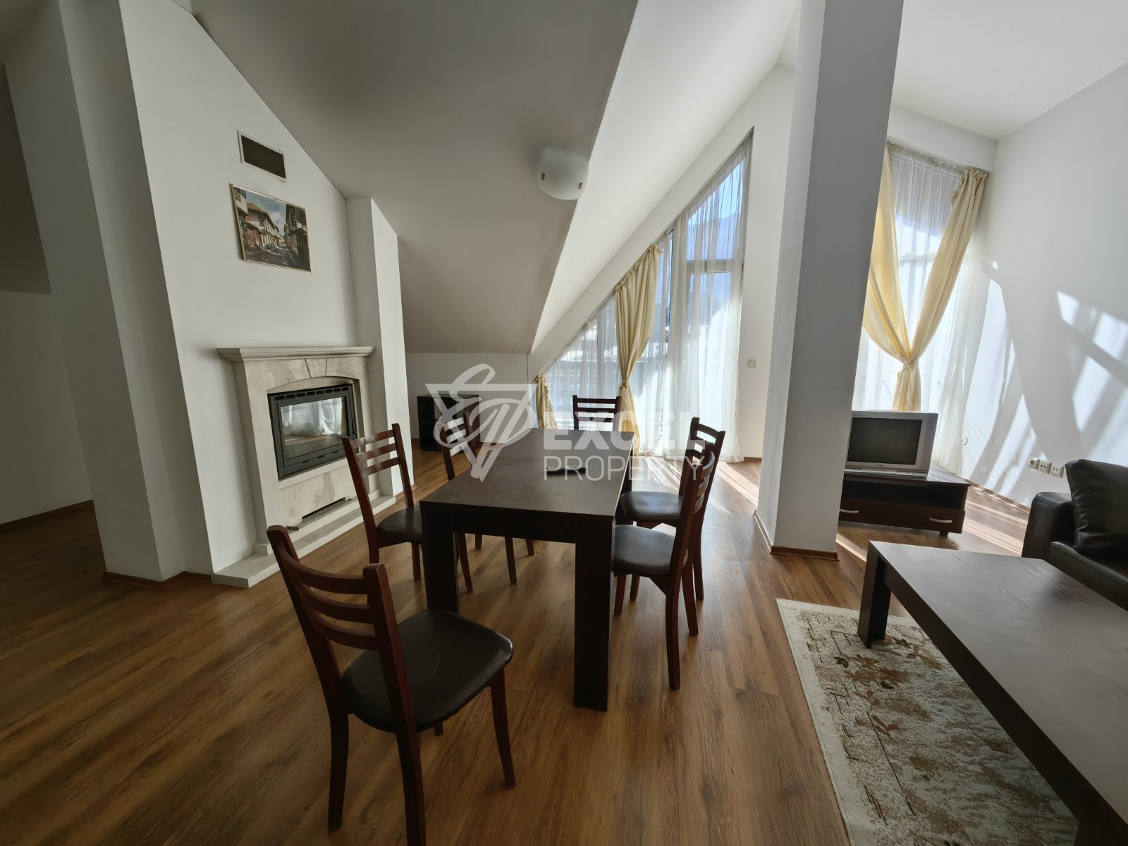 Тристаен пентхаус с изумителна гледка към Пирин планина и голф игрище