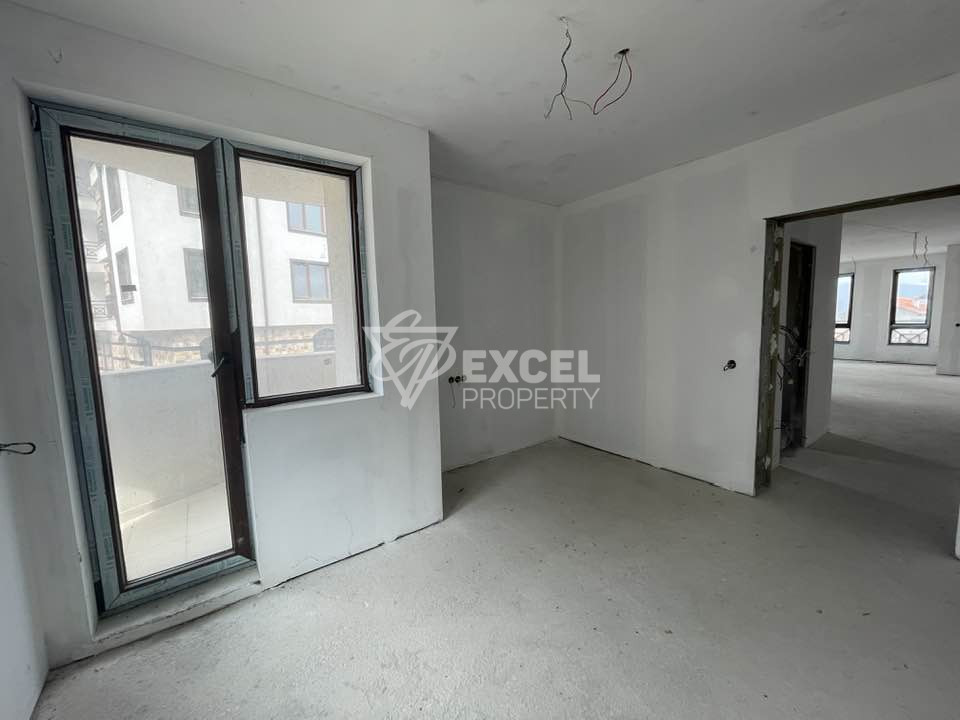 Просторен тристаен апартамент за продажба с панорама Пирин в Банско