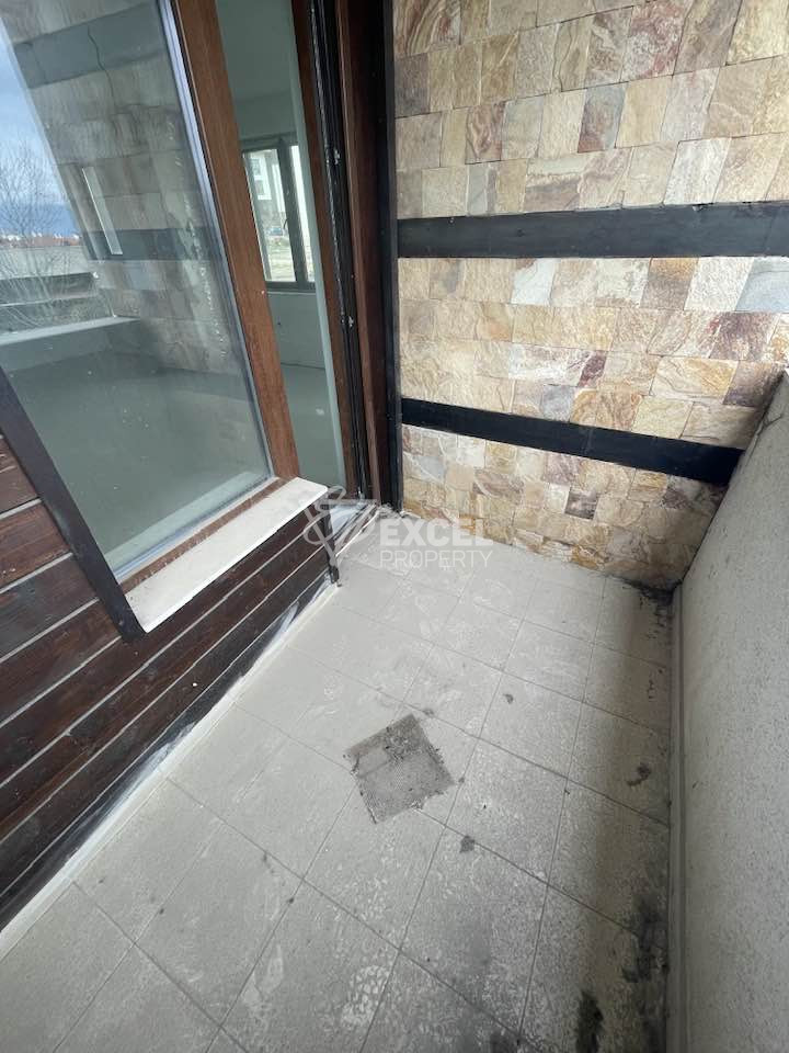 Просторен тристаен апартамент за продажба с панорама Пирин в Банско