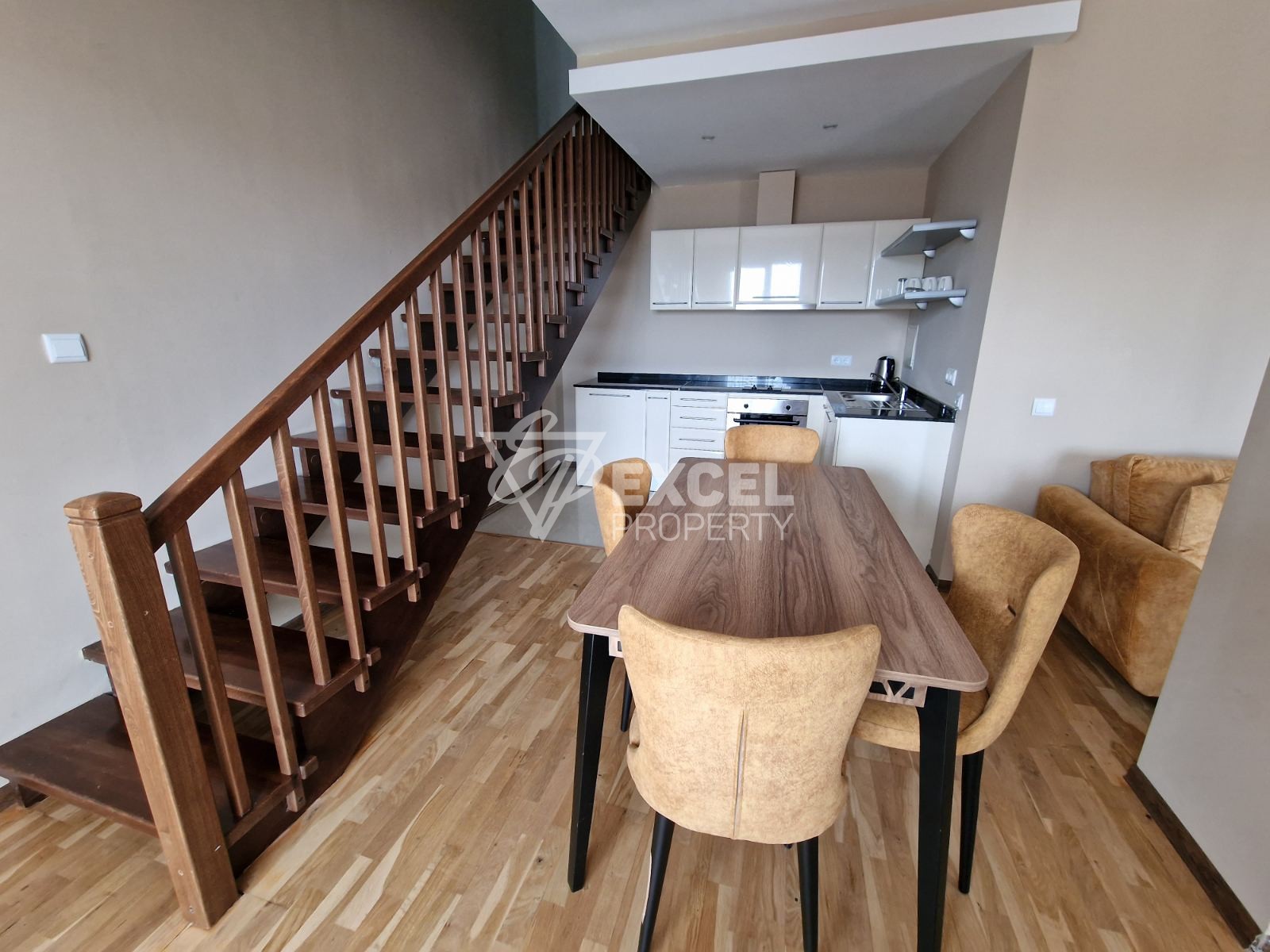 Многостаен мезонет с гледка към басейна и Пирин планина в 4-звезден комплекс