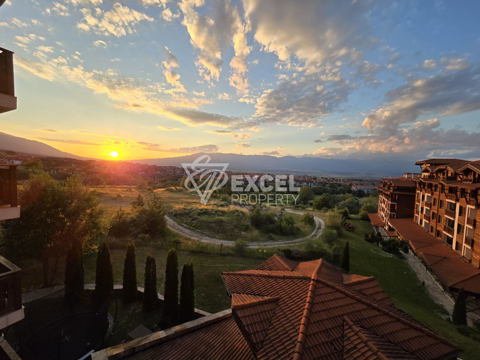 Обзаведен тристаен апартамент в комплекс с минерална вода за продажба в Банско