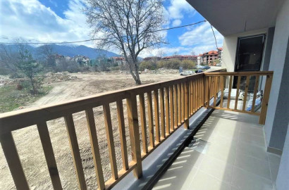 Слънчево студио с тераса в сграда с ниска такса поддръжка 3€