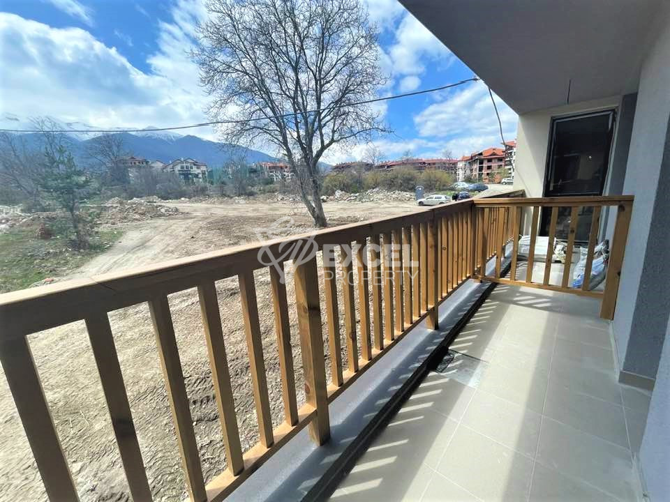 Слънчево студио с тераса в сграда с ниска такса поддръжка 3€