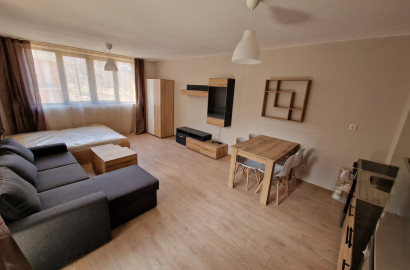 Просторно студио с тераса за продажба в Банско