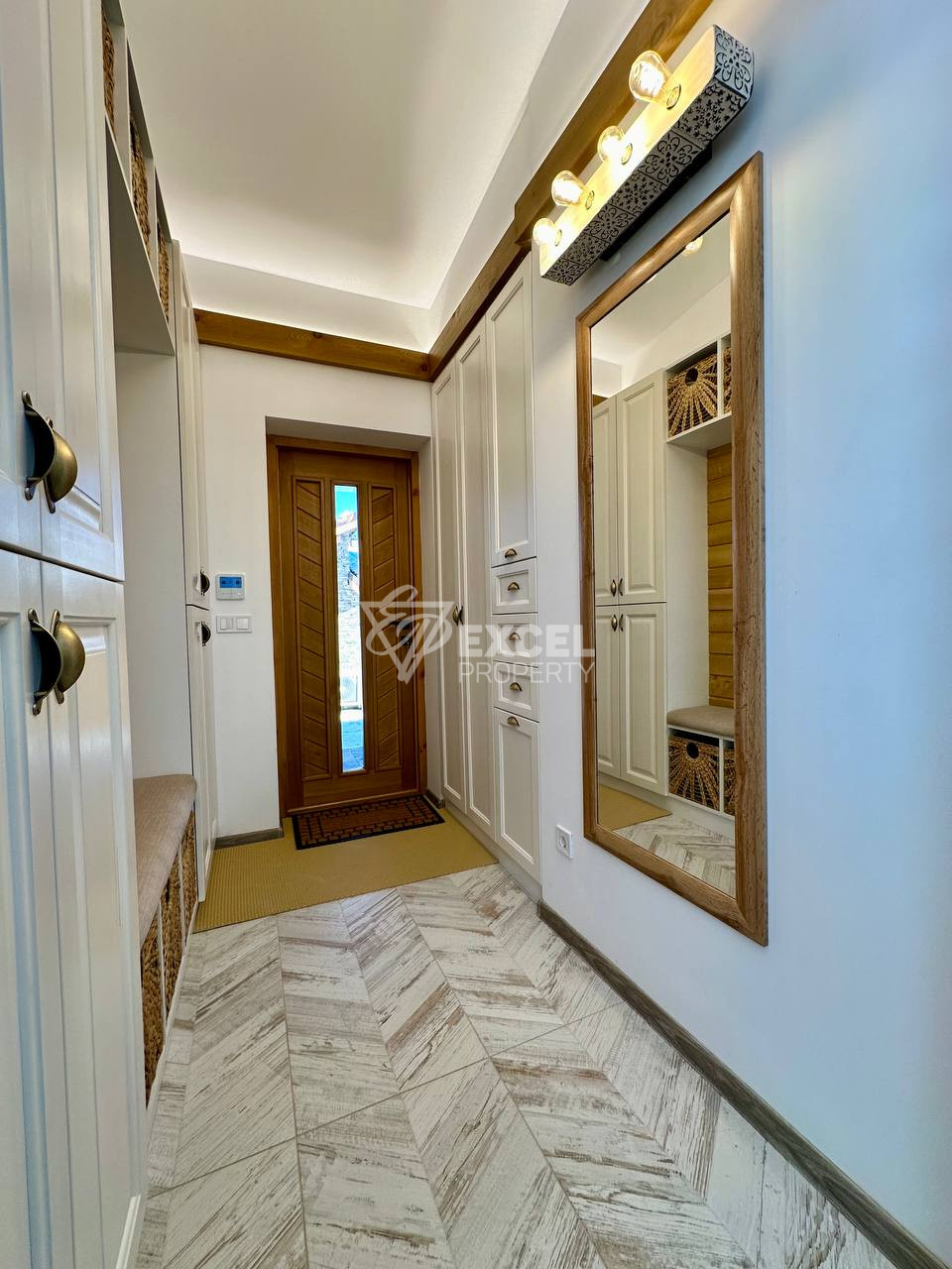 Алпийска идилия: Едноетажна къща с две спални и офис за продажба, в близост до Пирин Голф