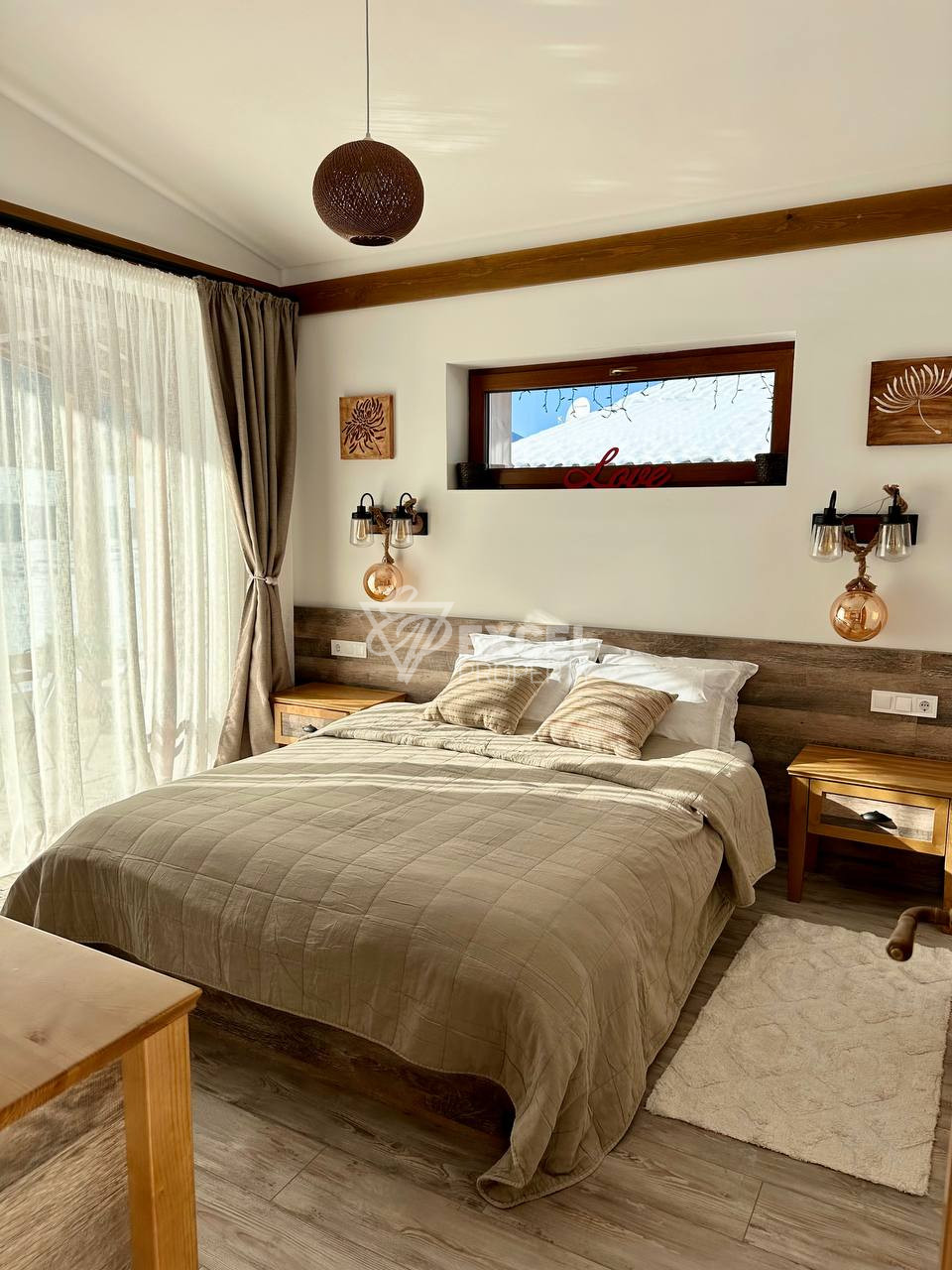 Алпийска идилия: Едноетажна къща с две спални и офис за продажба, в близост до Пирин Голф