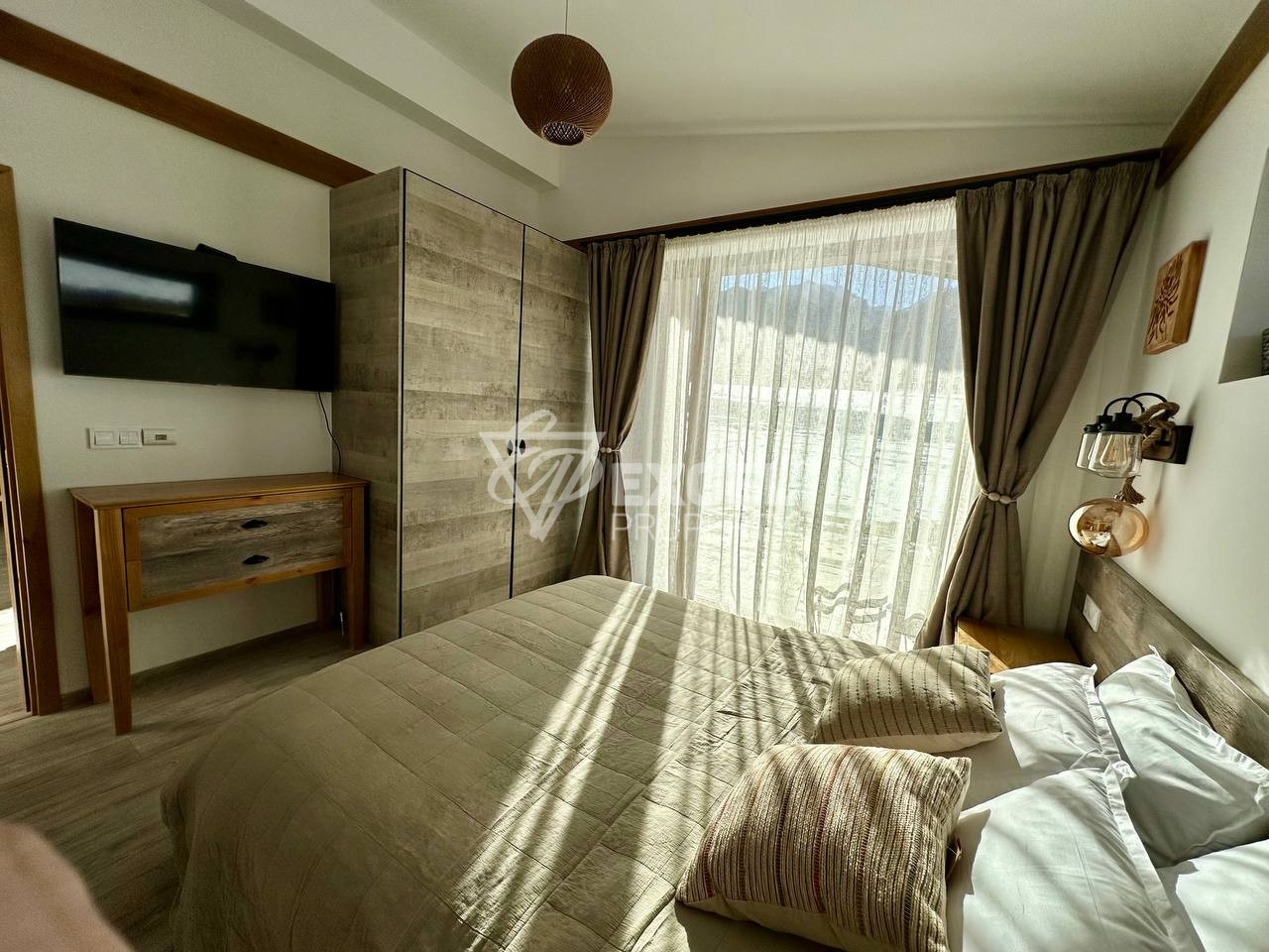 Алпийска идилия: Едноетажна къща с две спални и офис за продажба, в близост до Пирин Голф