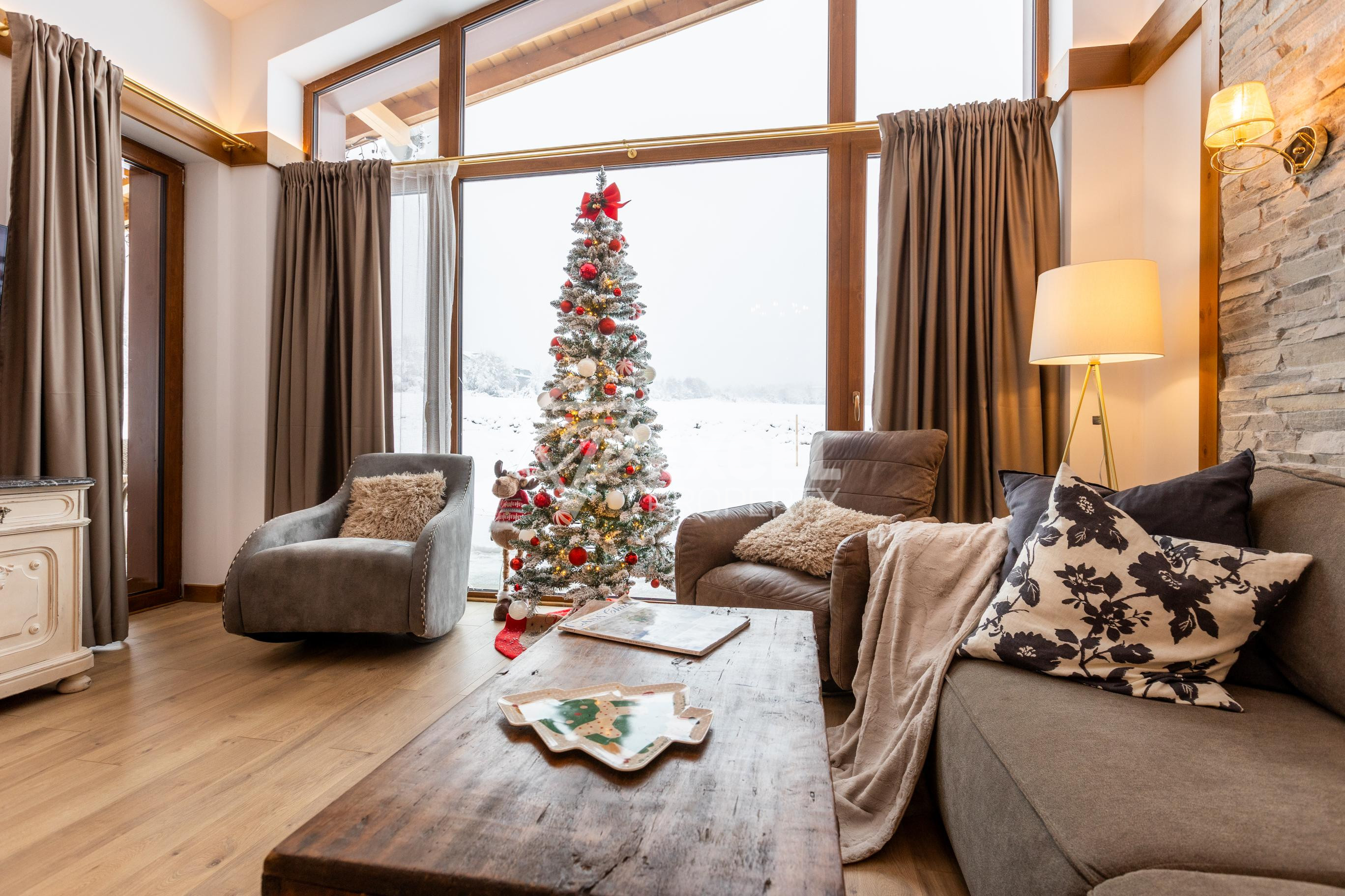 Нова еднофамилна къща в алпийски стил с три спални и голям двор, до Пирин Голф