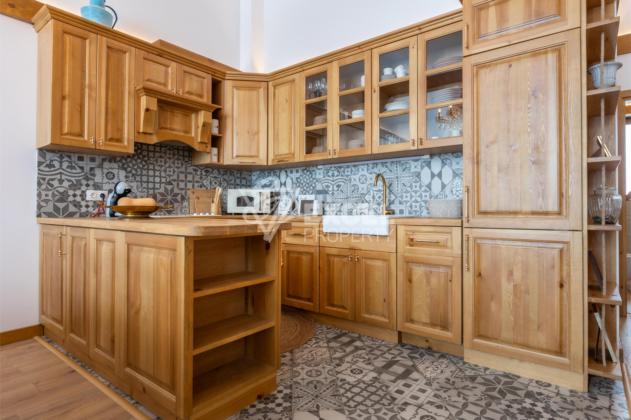 Нова еднофамилна къща в алпийски стил с три спални и голям двор, до Пирин Голф