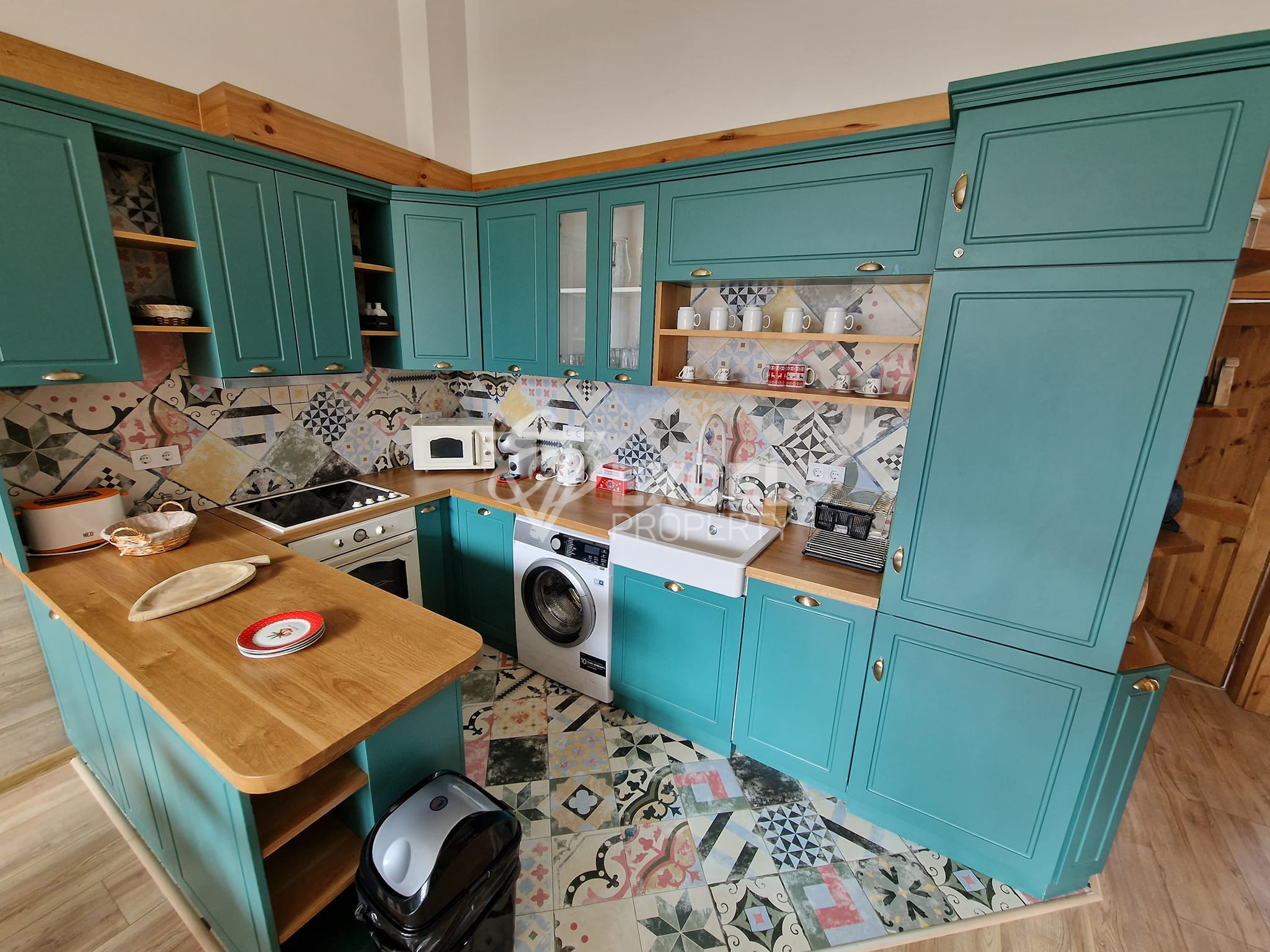 Къща в алпийски стил с три спални и голям двор до Пирин Голф