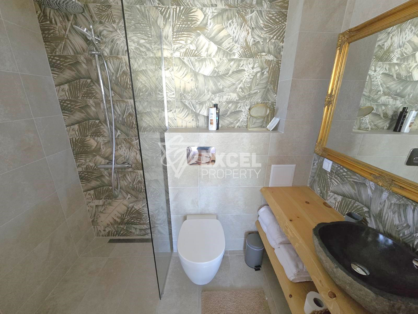 Едноетажна къща в алпийски стил за продажба, в непосредствена близост до Пирин Голф