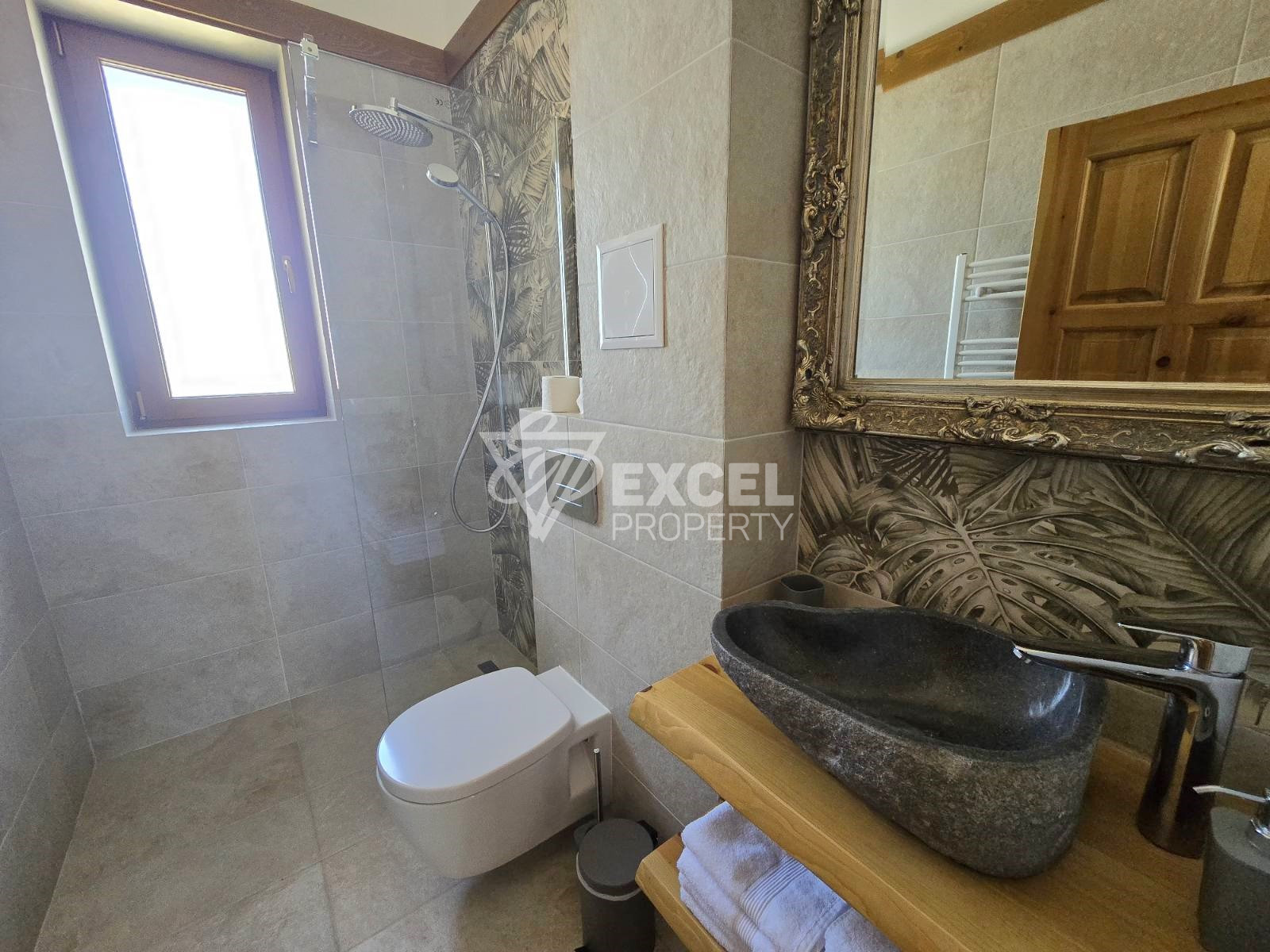 Едноетажна къща в алпийски стил за продажба, в непосредствена близост до Пирин Голф