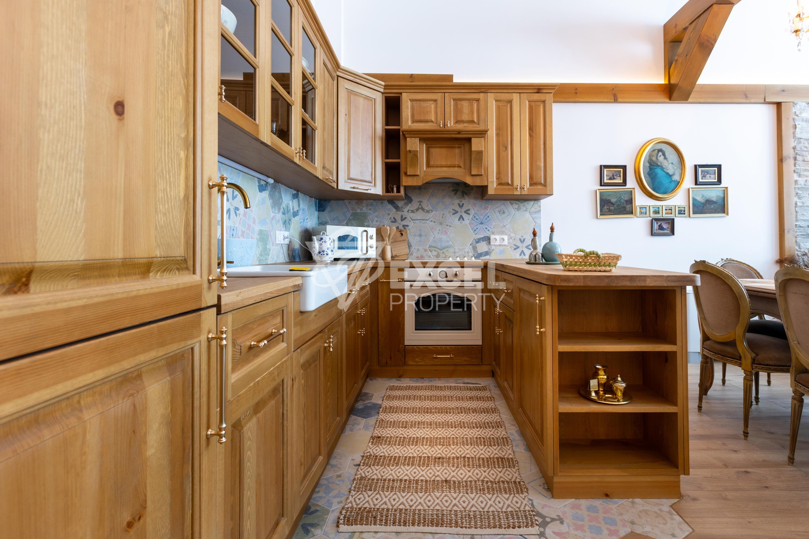 Едноетажна къща в алпийски стил за продажба, в непосредствена близост до Пирин Голф