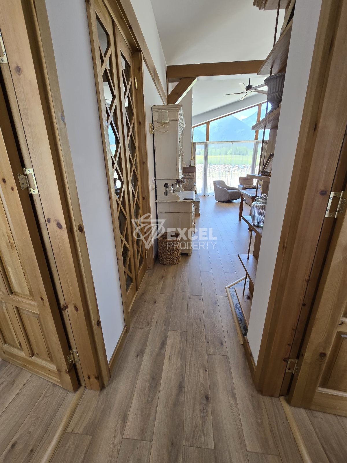 Нова еднофамилна къща в алпийски стил с три спални и голям двор, до Пирин Голф