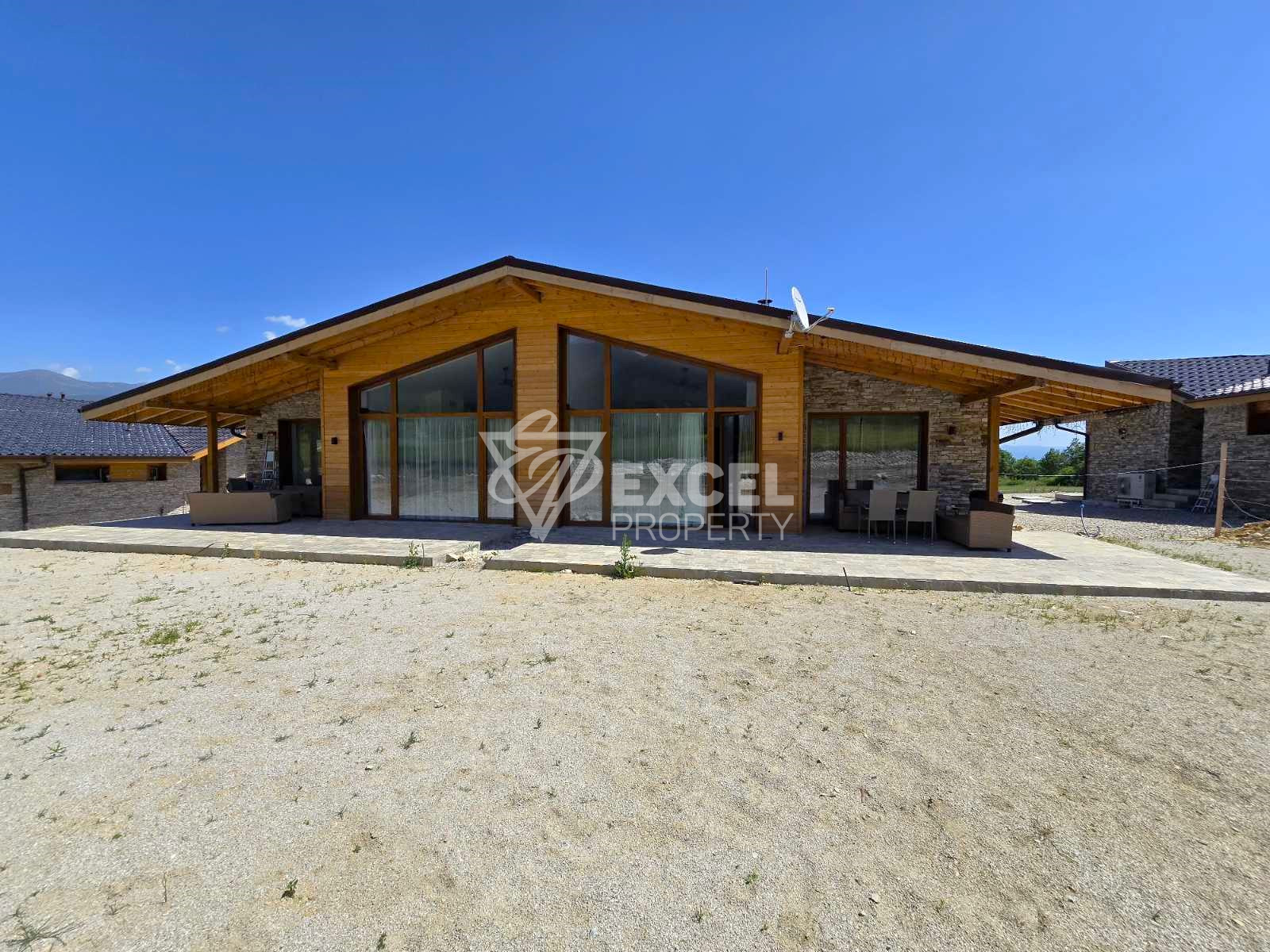 Нова еднофамилна къща в алпийски стил с три спални и голям двор, до Пирин Голф