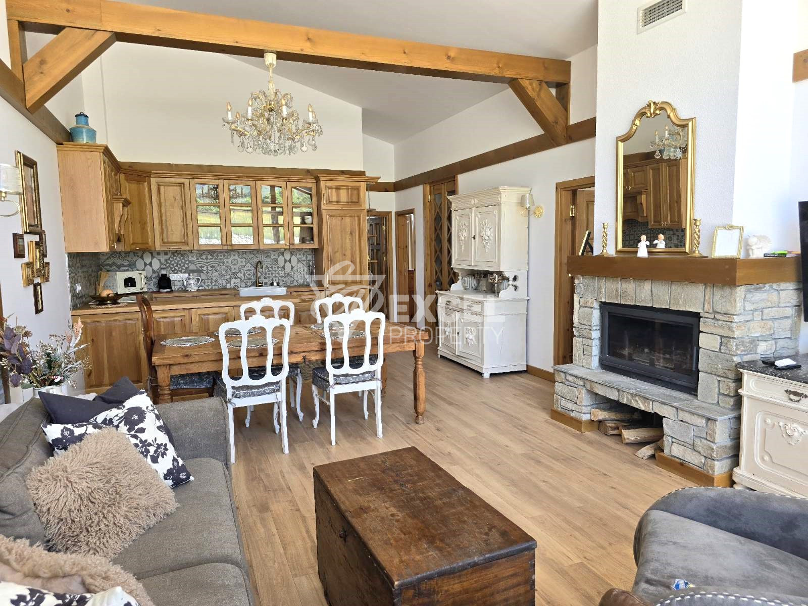 Нова еднофамилна къща в алпийски стил с три спални и голям двор, до Пирин Голф