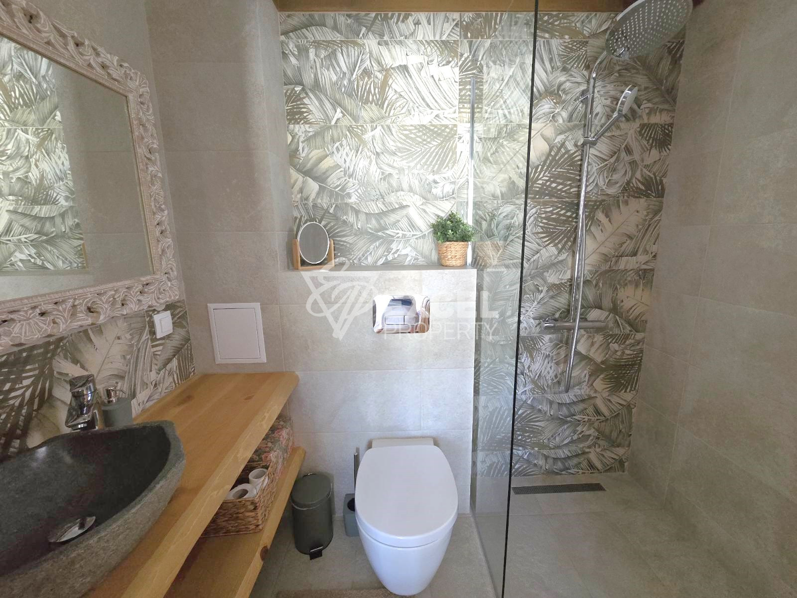 Нова еднофамилна къща в алпийски стил с три спални и голям двор, до Пирин Голф