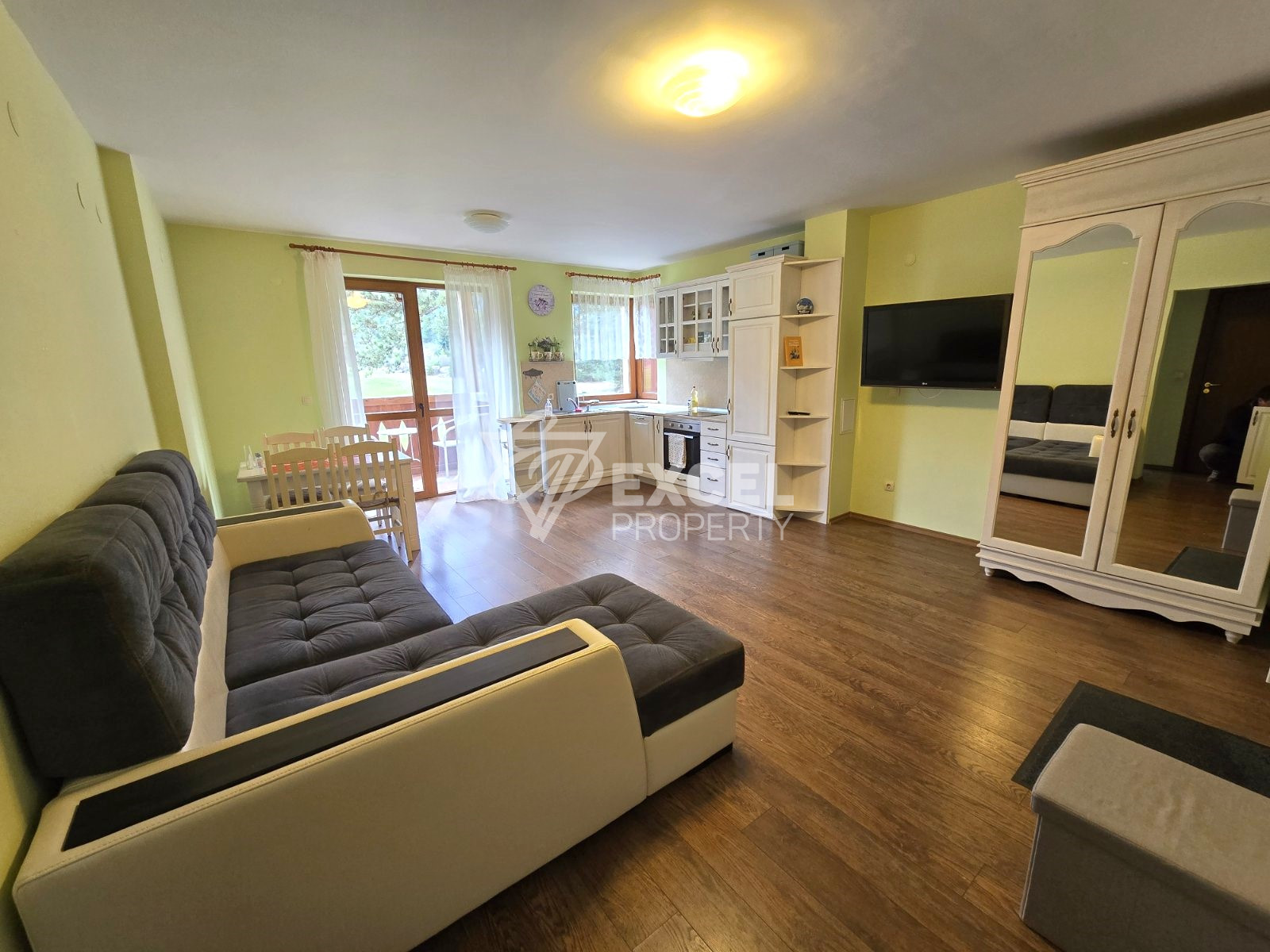 Слънчев двустаен апартамент за продажба в сърцето на Pirin Golf & Country Club!