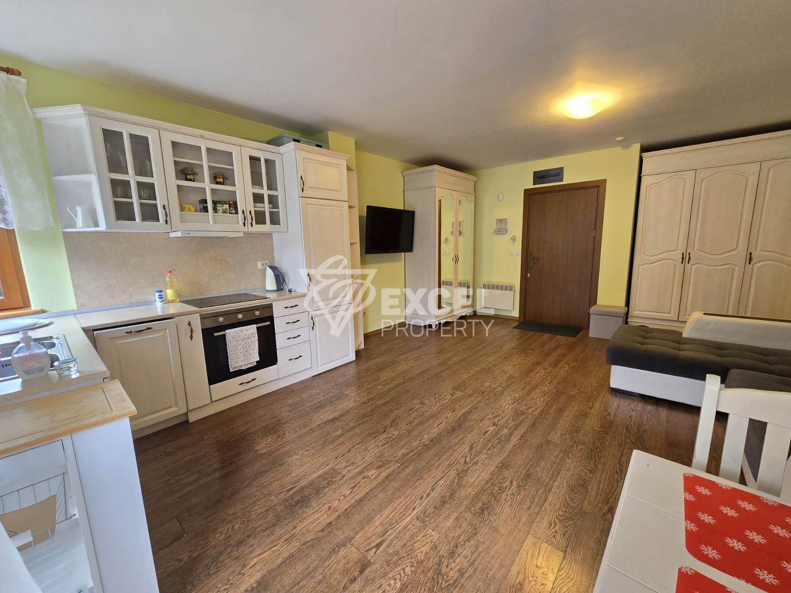 Слънчев двустаен апартамент за продажба в сърцето на Pirin Golf & Country Club!