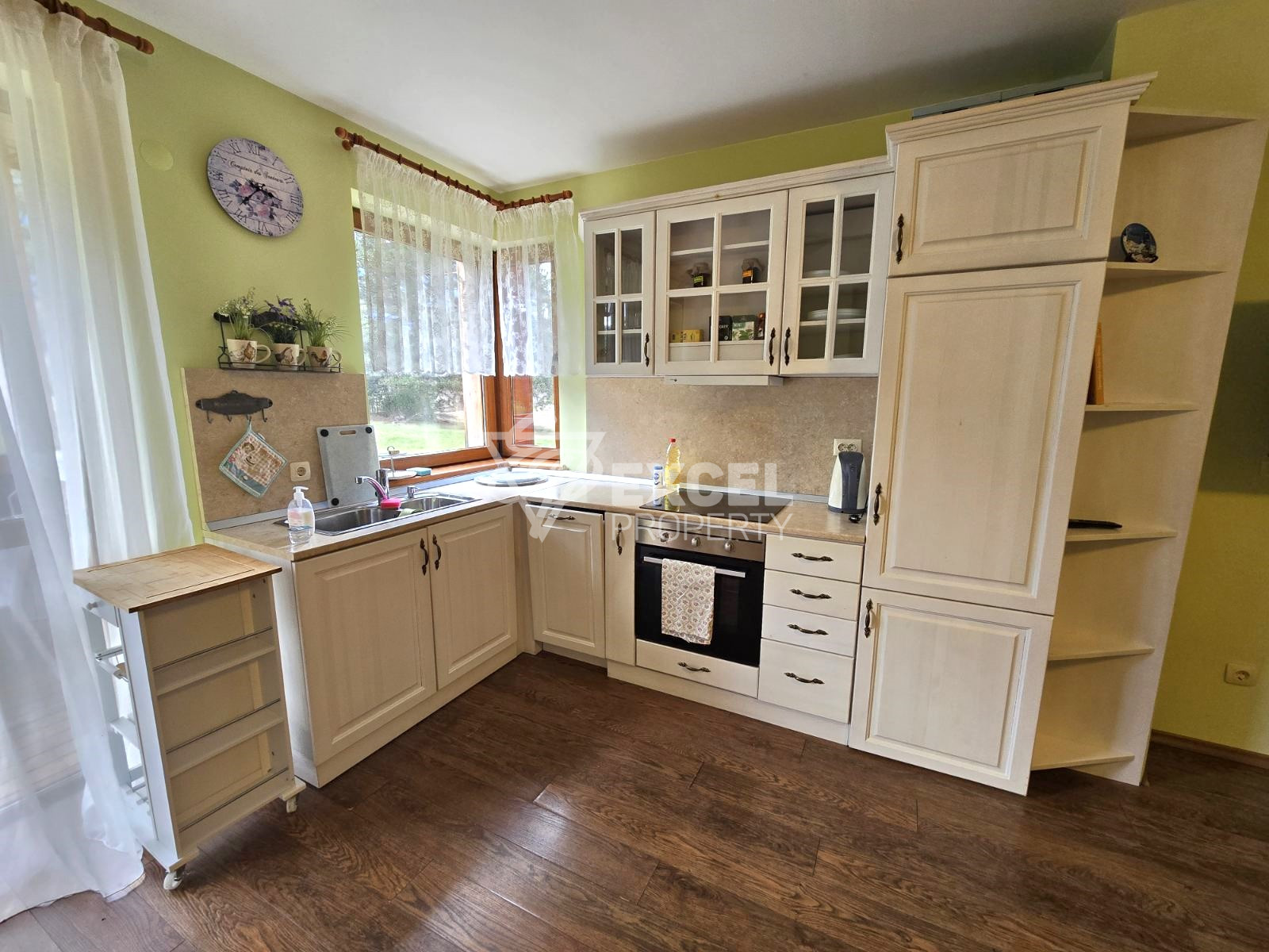 Слънчев двустаен апартамент за продажба в сърцето на Pirin Golf & Country Club!