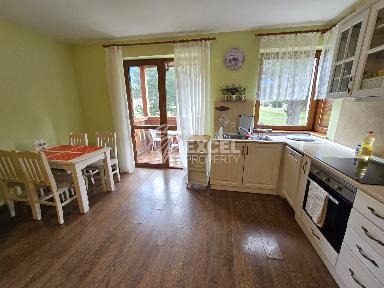 Слънчев двустаен апартамент за продажба в сърцето на Pirin Golf & Country Club!