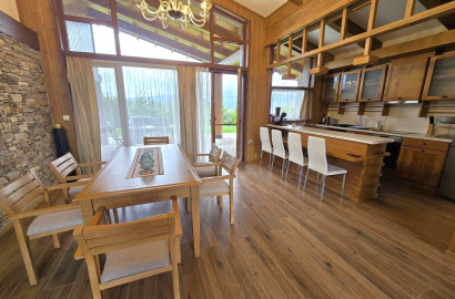 Напълно завършена и обзаведена къща за продажба в Пирин Голф и Кънтри Клуб: Вашият избор за изискан живот!