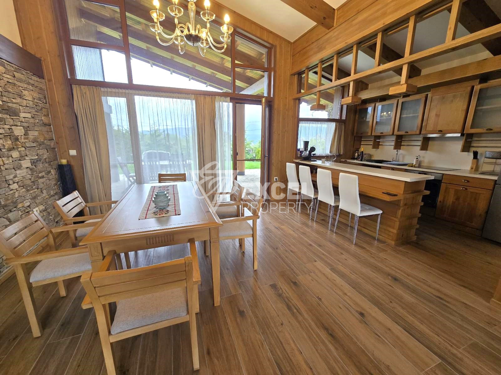 Напълно завършена и обзаведена къща за продажба в Пирин Голф и Кънтри Клуб: Вашият избор за изискан живот!