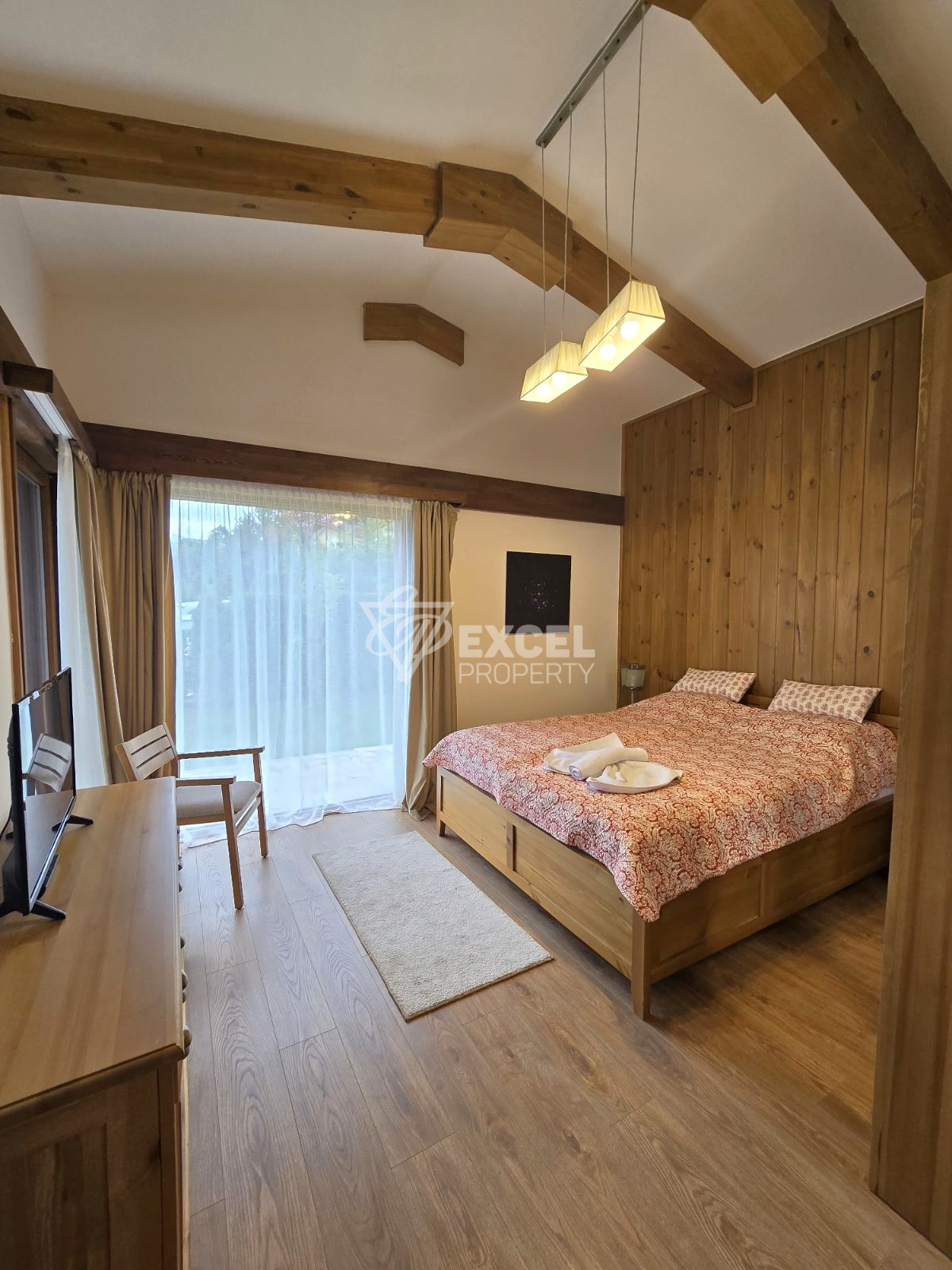 Напълно завършена и обзаведена къща за продажба в Пирин Голф и Кънтри Клуб: Вашият избор за изискан живот!