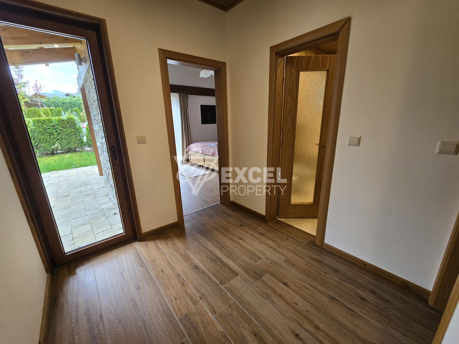 Напълно завършена и обзаведена къща за продажба в Пирин Голф и Кънтри Клуб: Вашият избор за изискан живот!