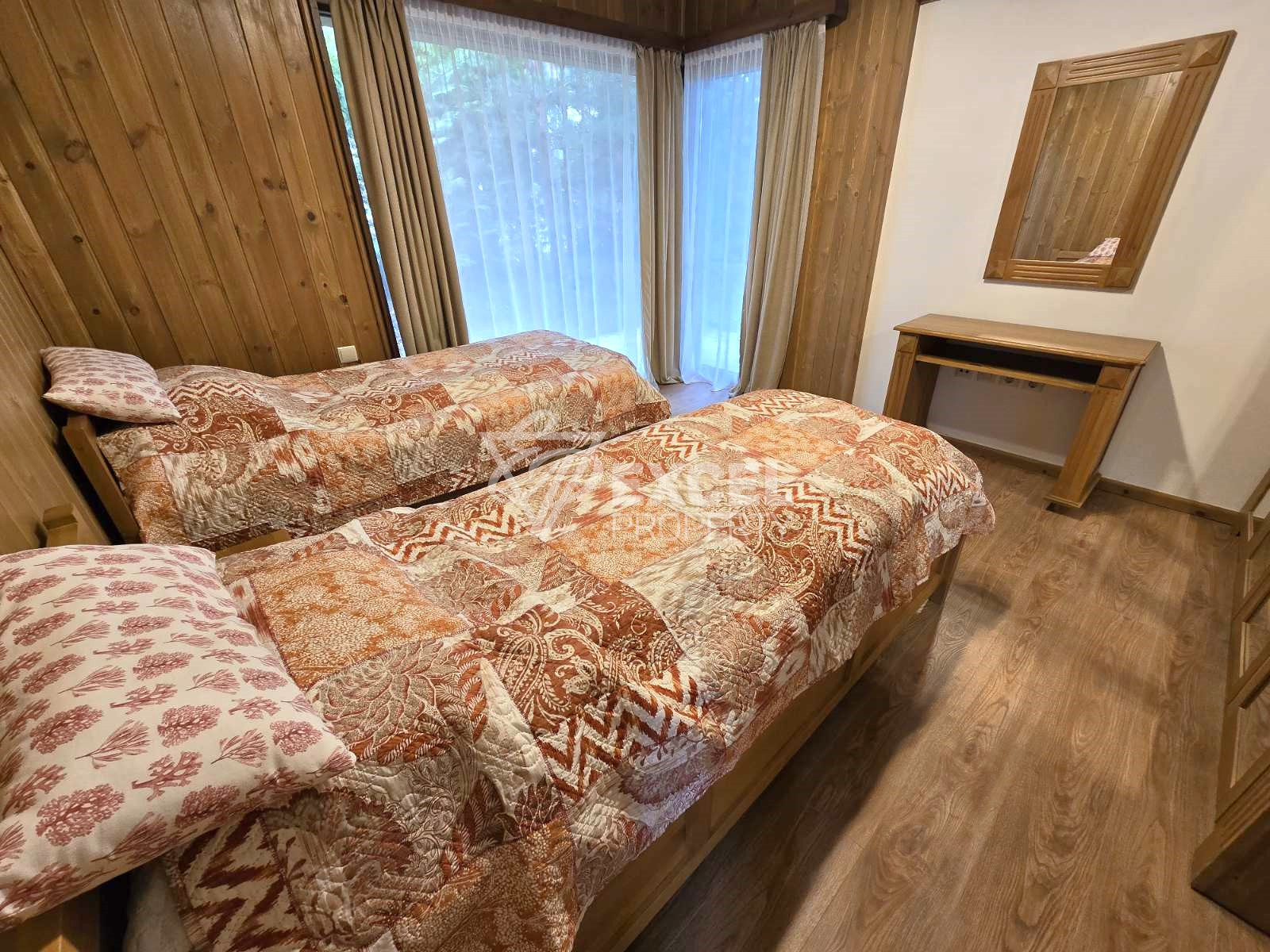 Напълно завършена и обзаведена къща за продажба в Пирин Голф и Кънтри Клуб: Вашият избор за изискан живот!