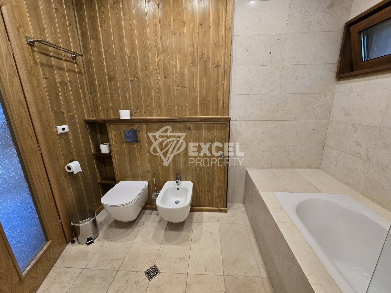 Напълно завършена и обзаведена къща за продажба в Пирин Голф и Кънтри Клуб: Вашият избор за изискан живот!