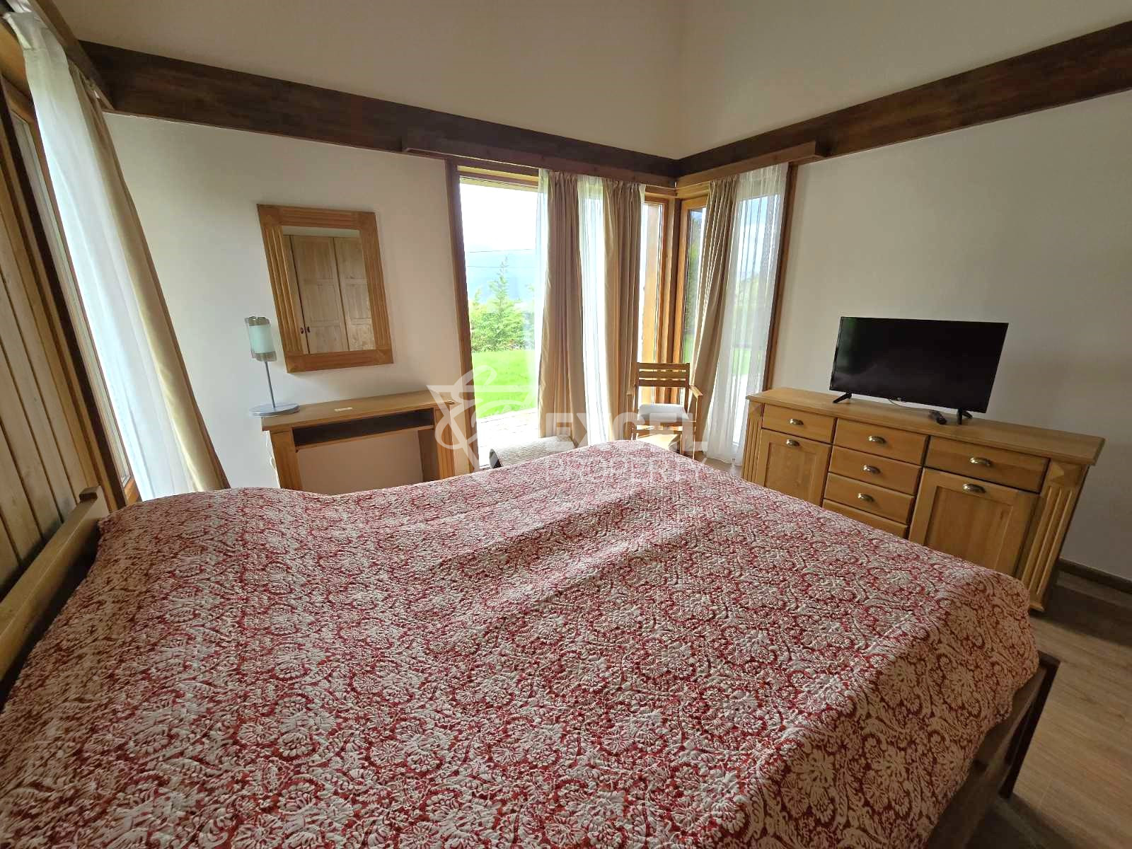 Напълно завършена и обзаведена къща за продажба в Пирин Голф и Кънтри Клуб: Вашият избор за изискан живот!