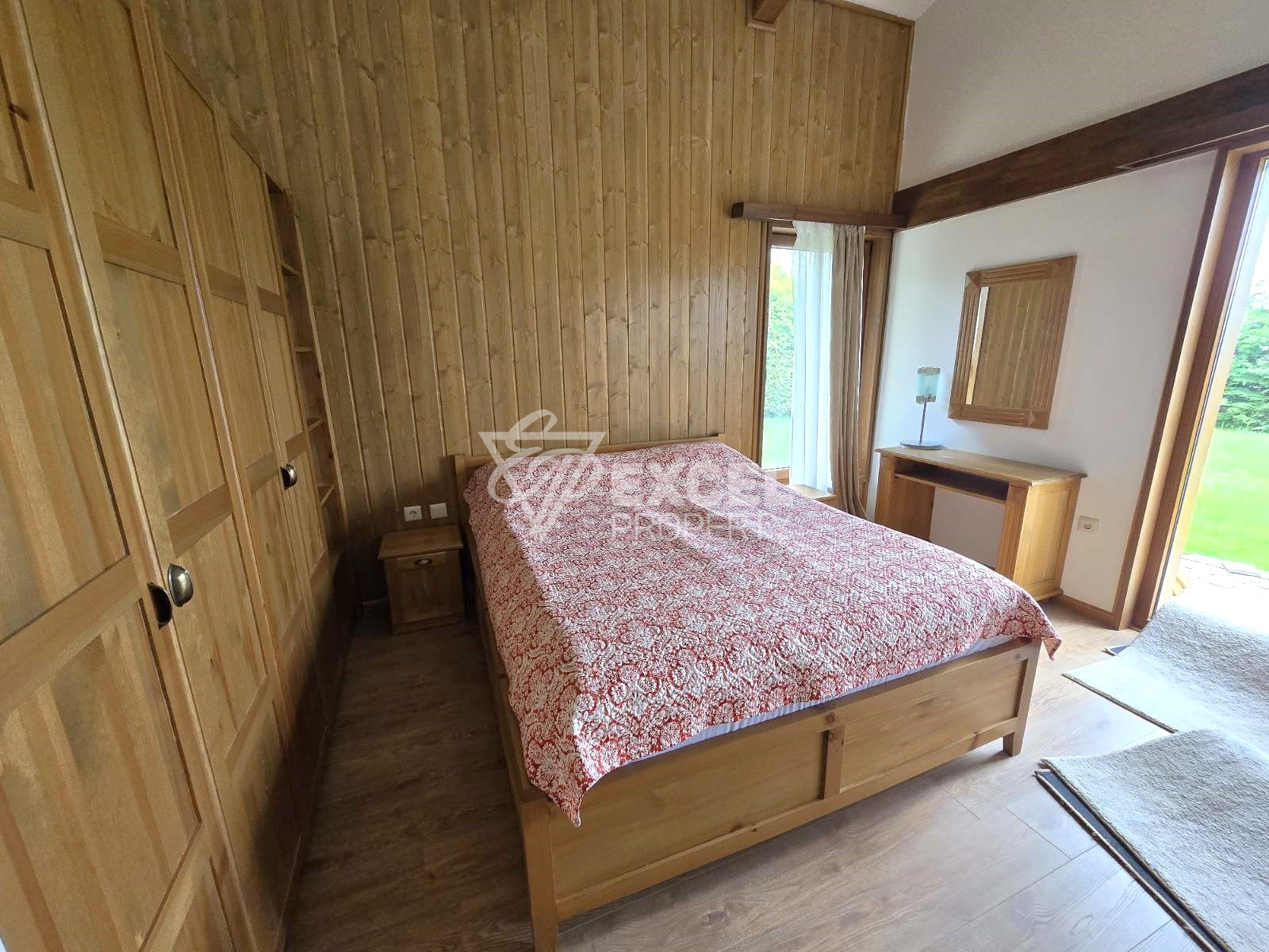 Напълно завършена и обзаведена къща за продажба в Пирин Голф и Кънтри Клуб: Вашият избор за изискан живот!